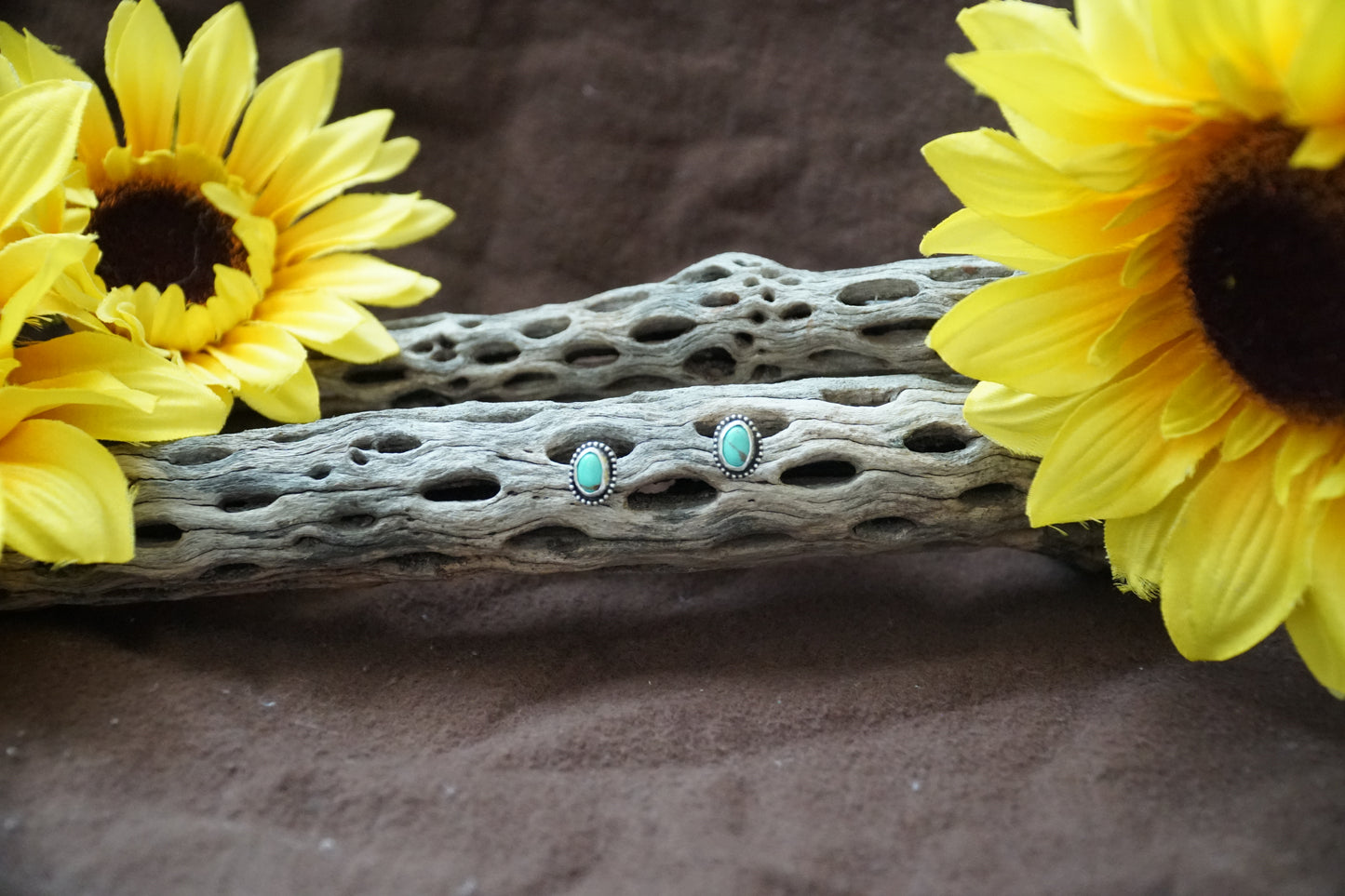 🌻Kingman oval studs