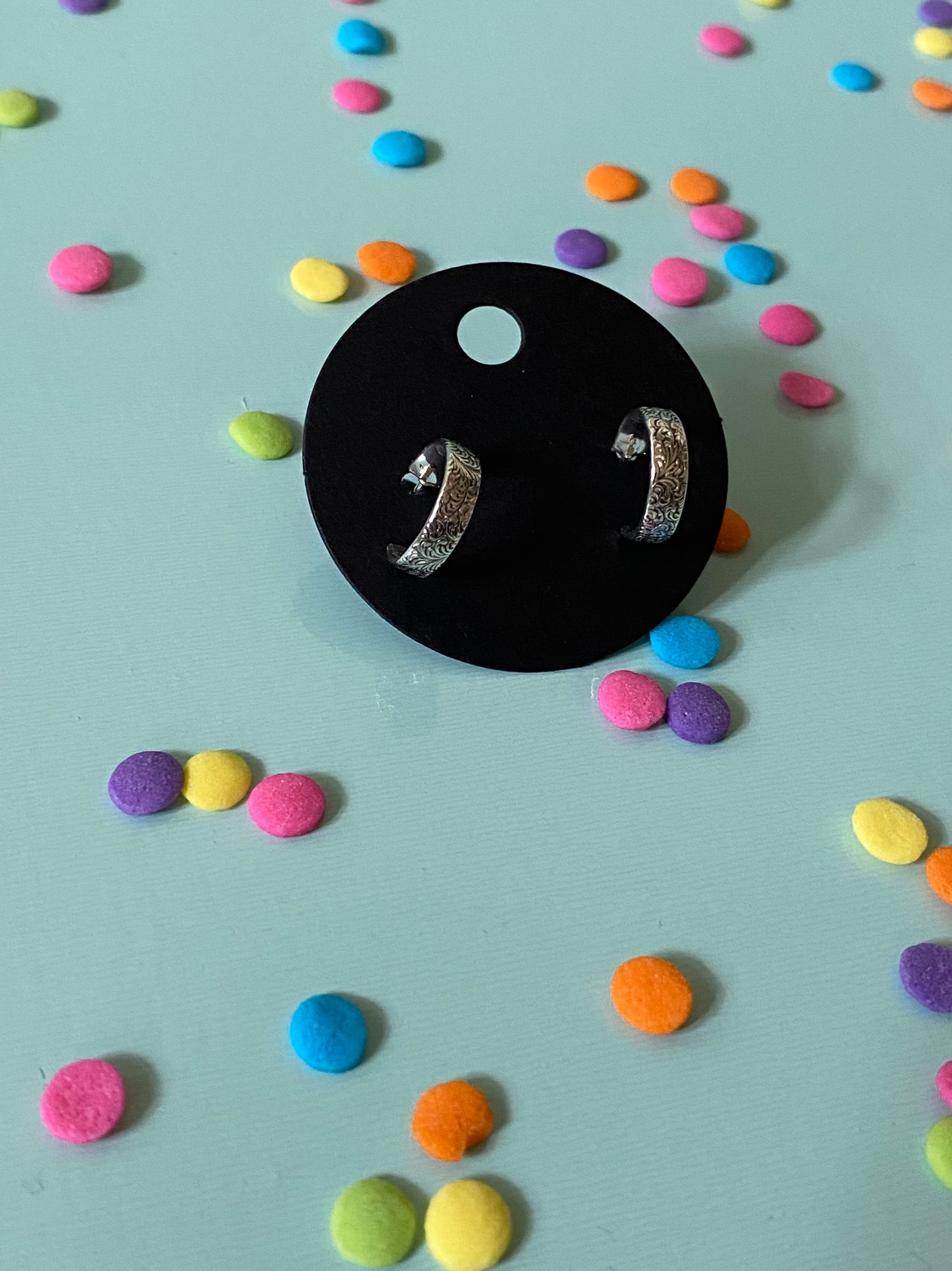 🎉scroll stud hoops