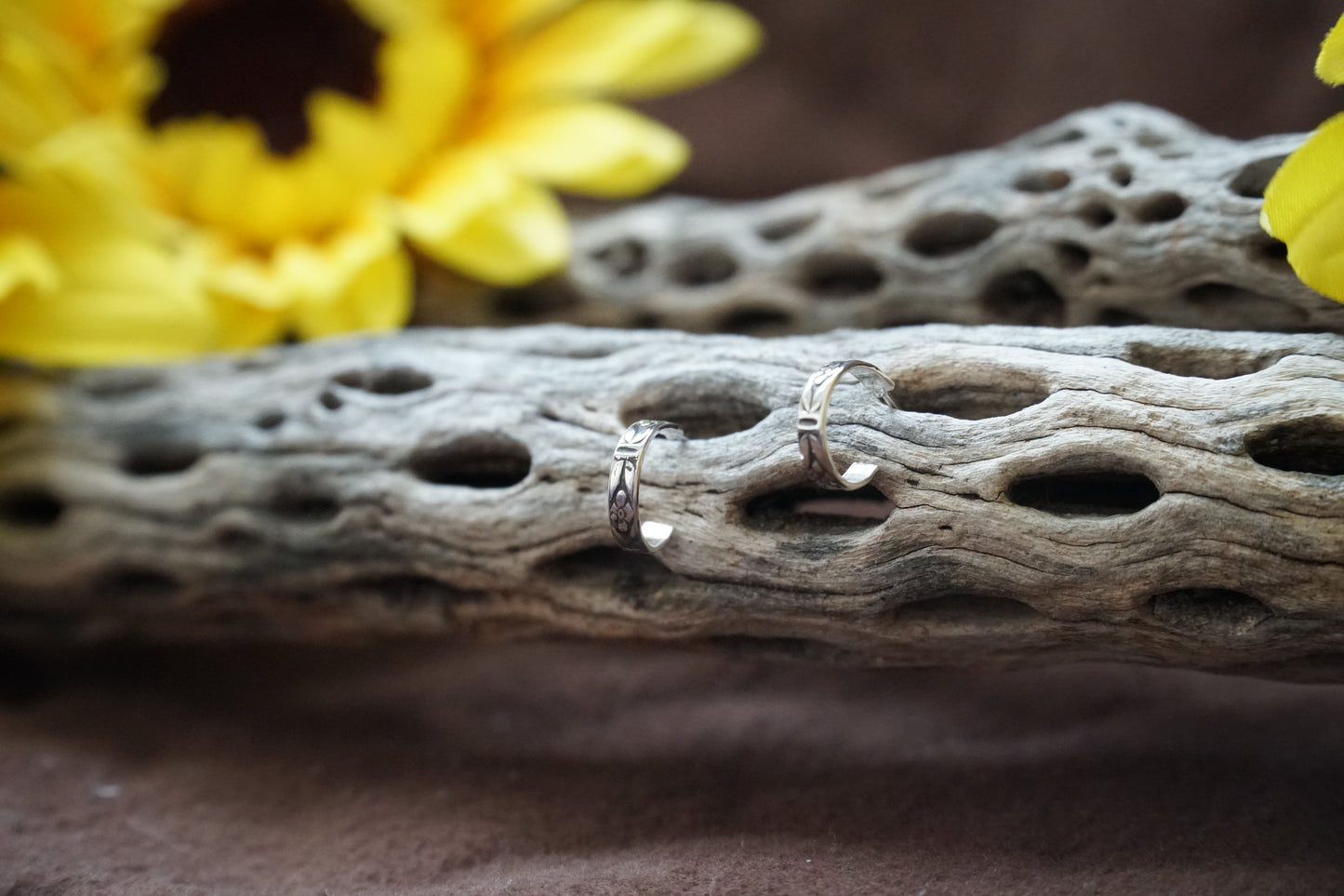 🌻sterling flower stud hoops