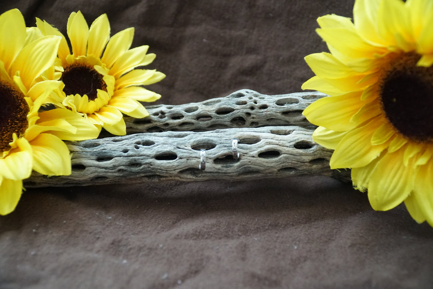 🌻sterling flower stud hoops