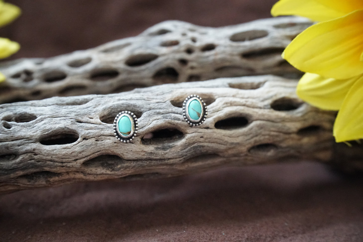 🌻Kingman oval studs