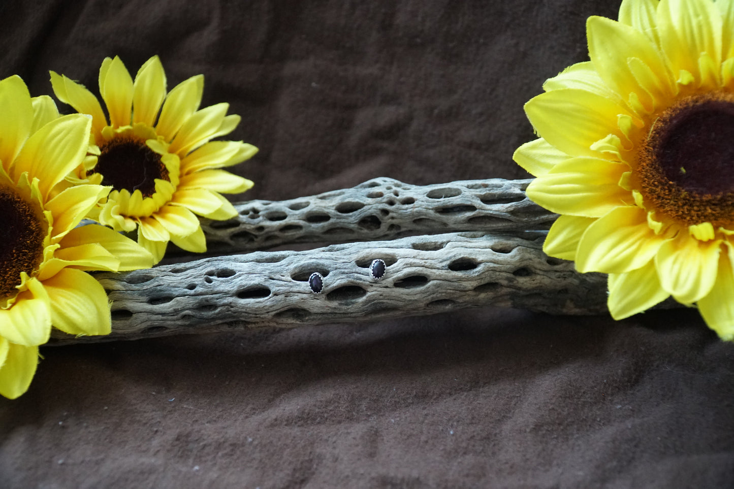 🌻sugulite studs