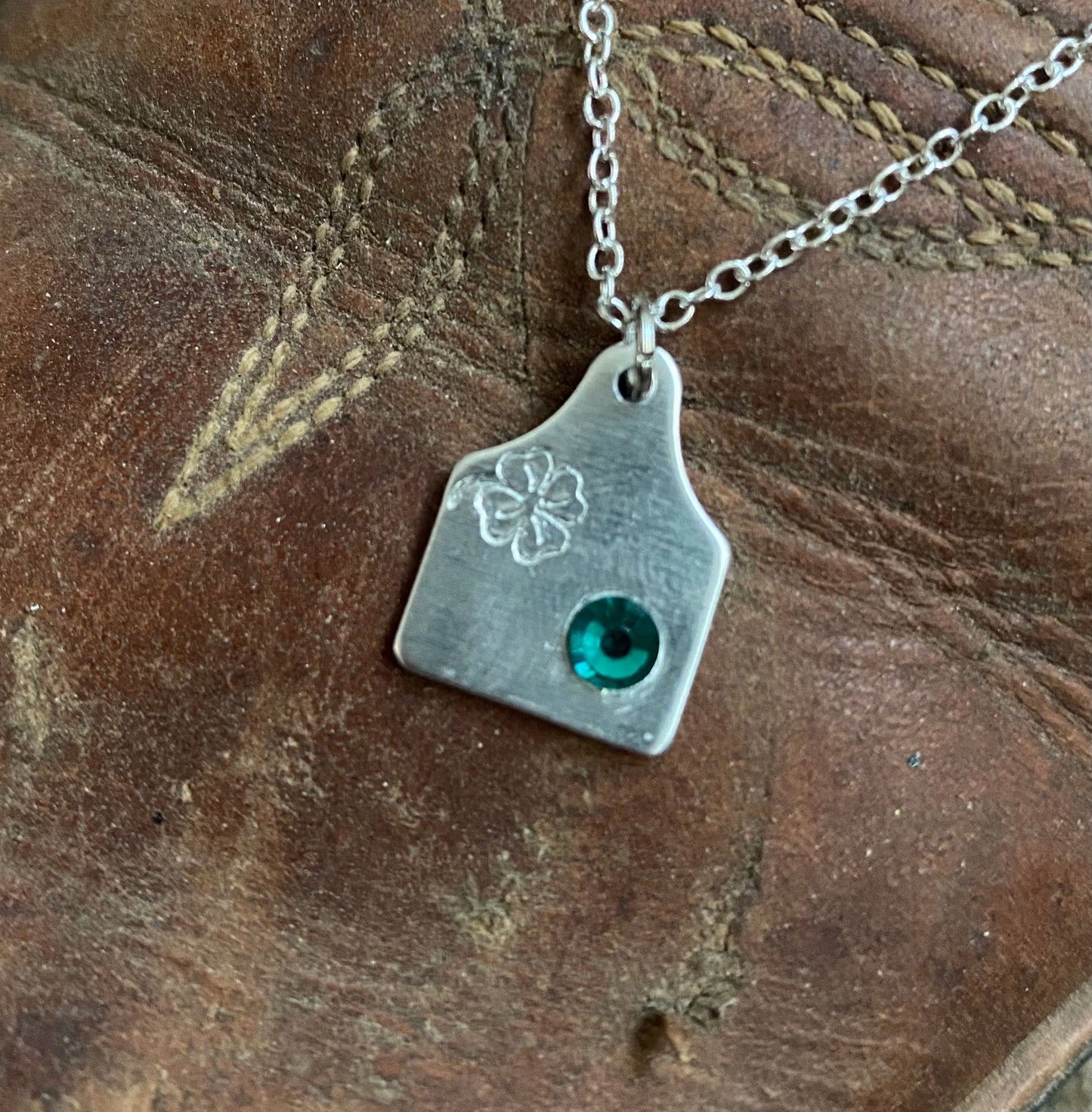 ⛰️Clover tag necklace