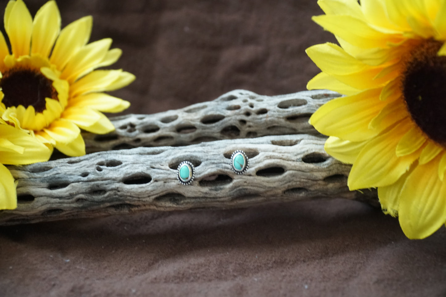 🌻Kingman oval studs